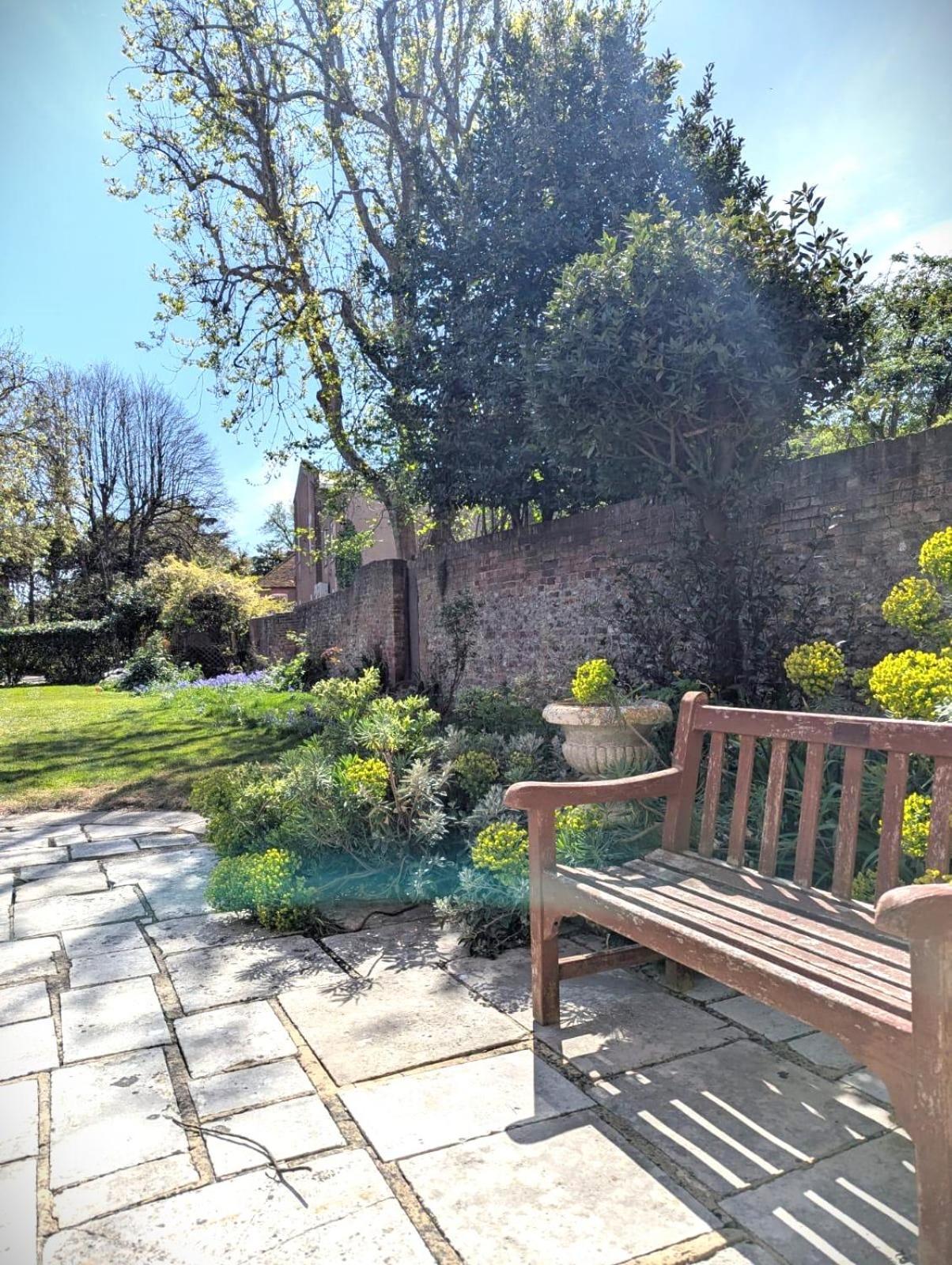 Apartment with City View,1676767200:JPEG